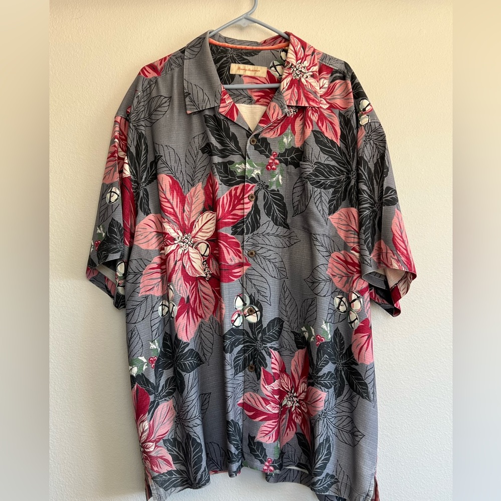 TOMMY BAHAMA SILK SURFING HAPPY HOLIDAYS BUTTON DOWN